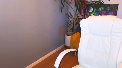 darkmoon____ online show from December 2, 2024, 11:45 am