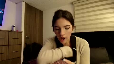 darkpleasuress online show from March 19, 2026, 9:35 am