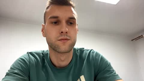 Snapshot of darktempt_ chatting on November 12, 2025, 8:19 pm Nick online show from November 12, 2025, 8:19 pm