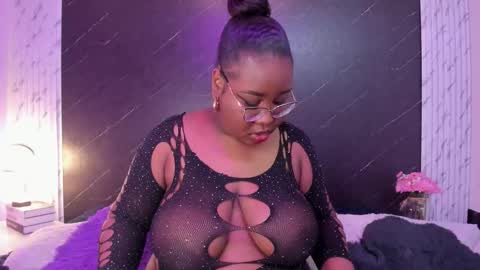  Darnell Queen online show from November 10, 2025, 4:44 am