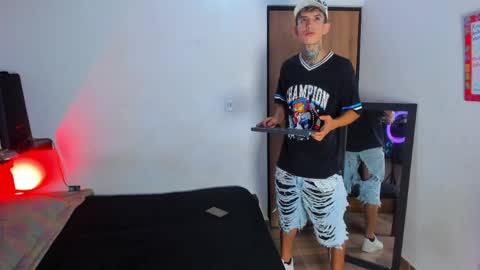 darwin_stark online show from May 12, 2026, 2:41 am