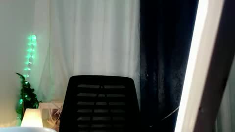Snapshot of dave_cummers chatting on May 23, 2026, 12:49 am DAVE online show from May 23, 2026, 12:49 am
