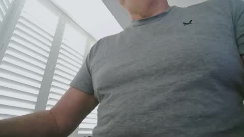 davesu12345 online show from March 25, 2026, 9:04 am