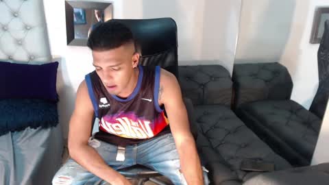 Snapshot of david_bandercock chatting on December 22, 2024, 11:11 am david_bandercock online show from December 22, 2024, 11:11 am