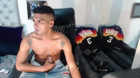 Snapshot of david_bandercock chatting on December 22, 2024, 2:16 pm david_bandercock online show from December 22, 2024, 2:16 pm