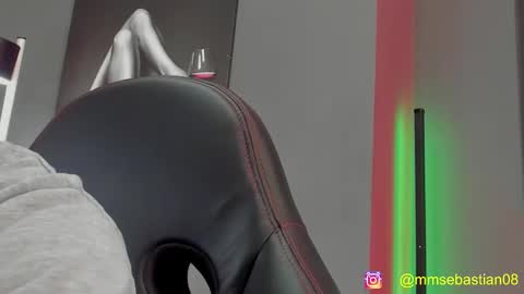 David Jons online show from November 22, 2025, 1:54 pm