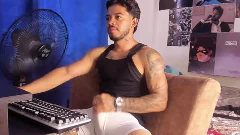 Snapshot of davide_daniels chatting on October 12, 2025, 6:18 pm Davide online show from October 12, 2025, 6:18 pm