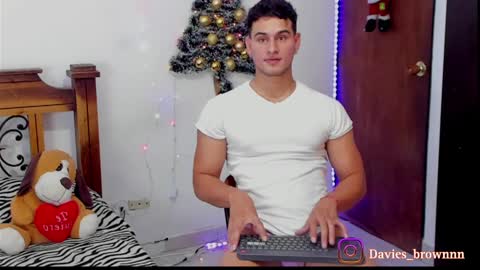 Snapshot of davies_brown chatting on December 6, 2024, 12:45 am Davies brown    schedule 12pm to 5pm col time online show from December 6, 2024, 12:45 am