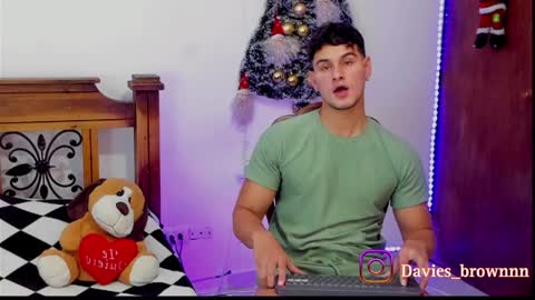 Snapshot of davies_brown chatting on December 31, 2024, 8:12 pm Davies brown    schedule 12pm to 5pm col time online show from December 31, 2024, 8:12 pm