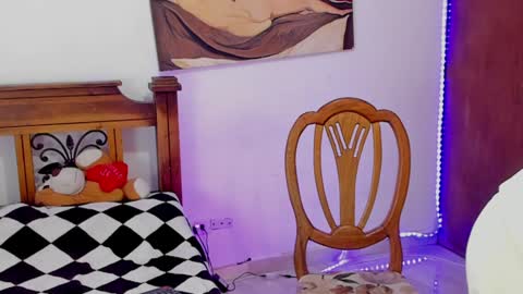 Snapshot of davies_brown chatting on January 3, 2025, 8:22 pm Davies brown    schedule 12pm to 5pm col time online show from January 3, 2025, 8:22 pm