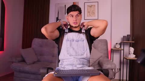 Snapshot of davies_brown chatting on September 15, 2025, 9:04 pm Davies brown    schedule 12pm to 5pm col time online show from September 15, 2025, 9:04 pm