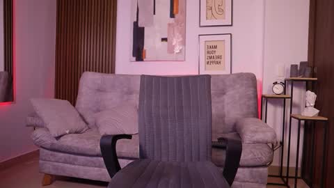 Snapshot of davies_brown chatting on October 4, 2025, 9:13 pm Davies brown    schedule 12pm to 5pm col time online show from October 4, 2025, 9:13 pm