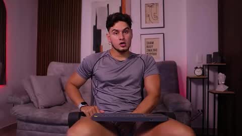 Snapshot of davies_brown chatting on October 17, 2025, 9:39 pm Davies brown    schedule 12pm to 5pm col time online show from October 17, 2025, 9:39 pm