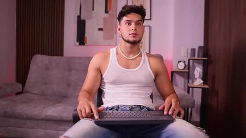 Snapshot of davies_brown chatting on October 28, 2025, 8:33 pm Davies brown    schedule 12pm to 5pm col time online show from October 28, 2025, 8:33 pm