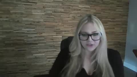 Snapshot of davinadeep chatting on October 15, 2025, 10:21 pm Davina online show from October 15, 2025, 10:21 pm