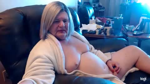 Snapshot of dawndoesall chatting on January 19, 2025, 5:49 pm dawndoesall online show from January 19, 2025, 5:49 pm