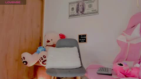 Snapshot of day_wilkint chatting on January 19, 2025, 1:21 am Day Wilkinht online show from January 19, 2025, 1:21 am