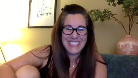 Snapshot of ddmolly chatting on January 3, 2025, 4:11 am DDMolly online show from January 3, 2025, 4:11 am