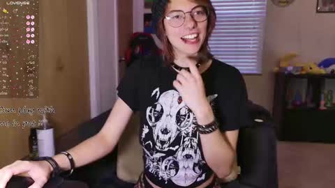 Snapshot of deadratsoup chatting on October 7, 2025, 2:47 pm Rat online show from October 7, 2025, 2:47 pm