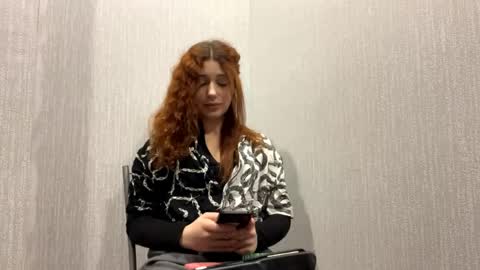 Mia online show from April 4, 2026, 3:27 am