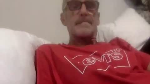 Snapshot of deanofflove221000 chatting on November 5, 2025, 7:14 pm deanofflove221000 online show from November 5, 2025, 7:14 pm