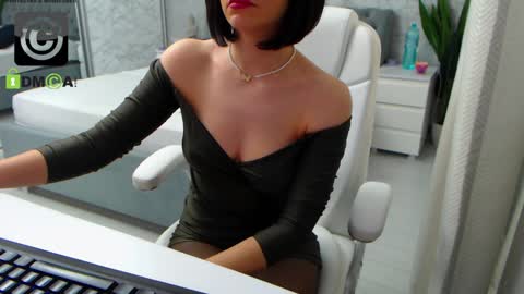 Snapshot of dear_ellisse chatting on December 20, 2024, 9:32 am Elly online show from December 20, 2024, 9:32 am