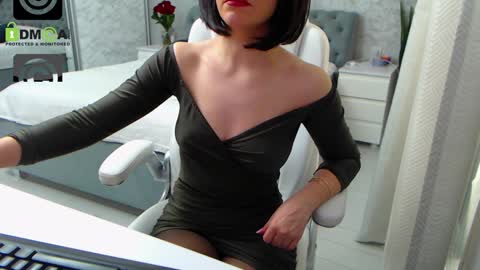 Snapshot of dear_ellisse chatting on January 7, 2025, 10:22 am Elly online show from January 7, 2025, 10:22 am