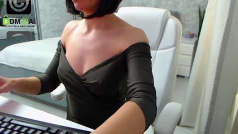 Snapshot of dear_ellisse chatting on January 7, 2025, 1:24 pm Elly online show from January 7, 2025, 1:24 pm