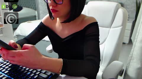 Snapshot of dear_ellisse chatting on January 22, 2025, 9:24 am Elly online show from January 22, 2025, 9:24 am