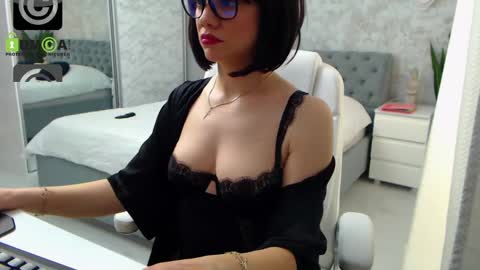 Snapshot of dear_ellisse chatting on March 6, 2025, 12:09 pm Elly online show from March 6, 2025, 12:09 pm