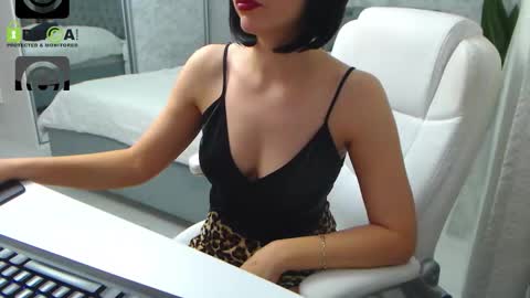 Snapshot of dear_ellisse chatting on October 9, 2025, 8:12 am Elly online show from October 9, 2025, 8:12 am