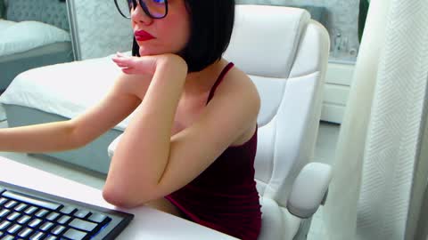 Snapshot of dear_ellisse chatting on April 7, 2026, 8:04 am Elly online show from April 7, 2026, 8:04 am