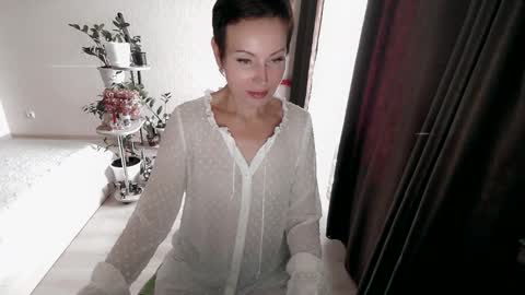 Snapshot of dear_mia_ chatting on October 17, 2025, 10:07 am Mia online show from October 17, 2025, 10:07 am