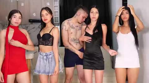 Hannah - Annie - Alisson online show from September 27, 2025, 7:52 pm