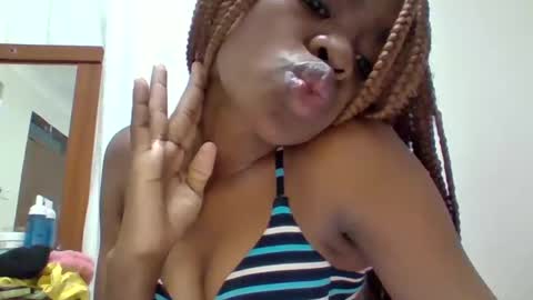 Snapshot of dearygirl chatting on February 12, 2025, 3:40 am lilian online show from February 12, 2025, 3:40 am