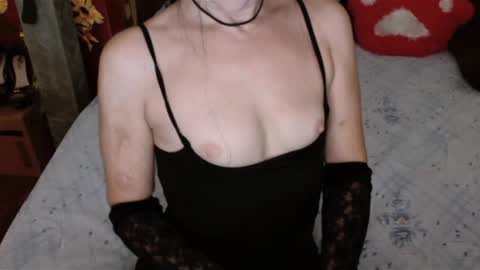 Snapshot of debramilf chatting on December 8, 2024, 7:15 am DebraMilf online show from December 8, 2024, 7:15 am