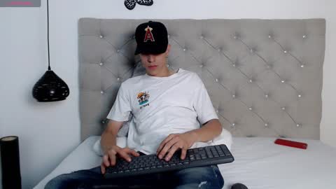 Snapshot of dei_v_48 chatting on December 6, 2024, 7:56 pm DEIVY online show from December 6, 2024, 7:56 pm