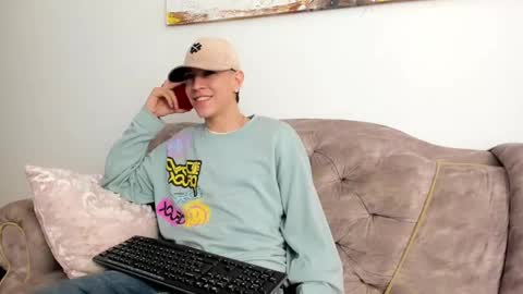 Snapshot of dei_v_48 chatting on March 12, 2025, 3:35 am DEIVY online show from March 12, 2025, 3:35 am