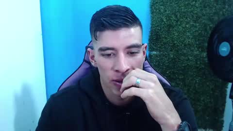 Snapshot of deiby_baby chatting on December 16, 2024, 10:56 pm DEIBY online show from December 16, 2024, 10:56 pm