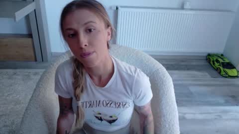 Di online show from November 21, 2025, 1:43 pm