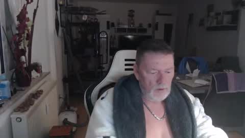 deinprinz2312 online show from November 4, 2025, 5:17 am