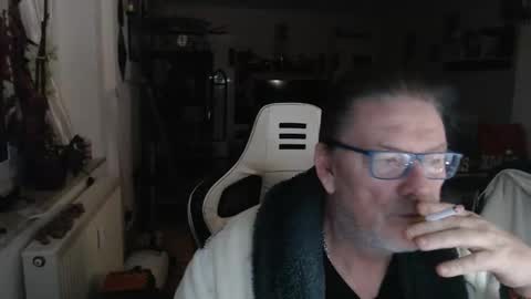 deinprinz2312 online show from December 22, 2025, 3:36 am