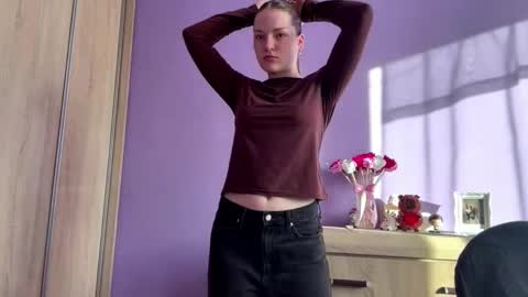 Mila online show from March 5, 2026, 7:04 am