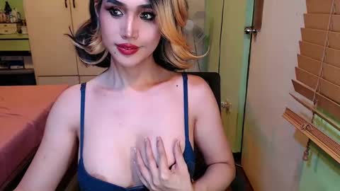 Snapshot of deliciosats chatting on March 7, 2025, 7:30 am Mercedes online show from March 7, 2025, 7:30 am