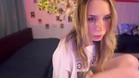 Snapshot of dellacampbell chatting on July 15, 2026, 3:50 pm Della online show from July 15, 2026, 3:50 pm
