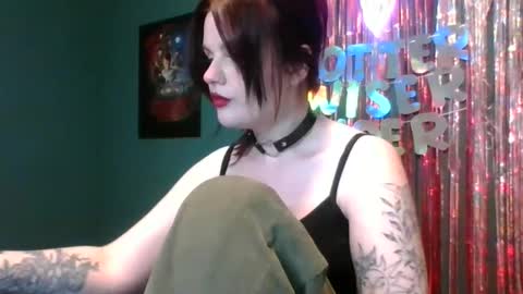 dellacrush_ online show from February 11, 2025, 6:22 pm