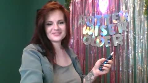 dellacrush_ online show from February 12, 2025, 10:14 am