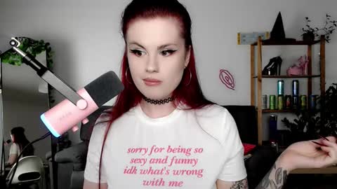 dellacrush_ online show from September 23, 2025, 5:38 pm