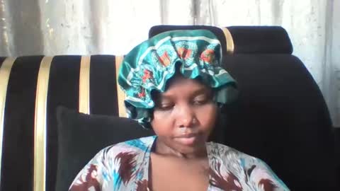 dellarine517299 online show from April 15, 2026, 11:06 am