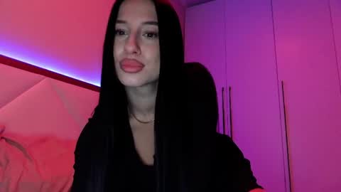 delly_love online show from June 14, 2026, 7:49 pm